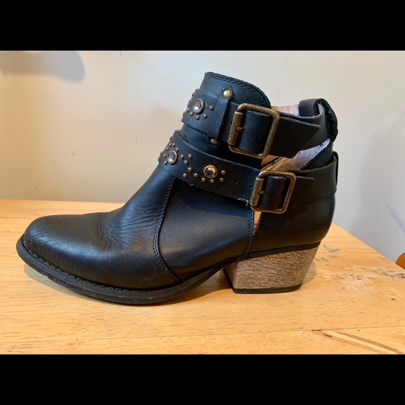 🎈SOLD!🎈 Betsey Johnson Leather Rhinestone Boots - Picture 8 of 8